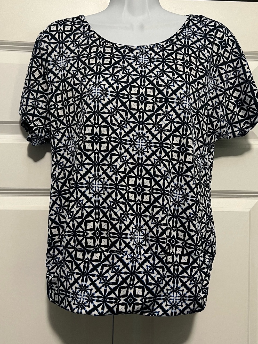 AB Studio Vintage 90s Black & Blue Geometric Babydoll Sleeve Blouse